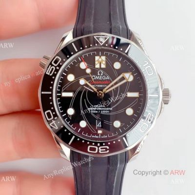 OM Factory Omega Seamaster Diver 300m Black Rubber Strap Omega 007 Replica Watch